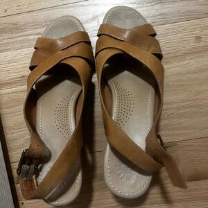 UGG Womens Size 8.5 Beige Wedge Kennedy Sandals